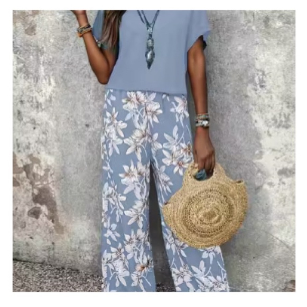 NEW - Light Blue Floral Women's 2pcs matching set. Size L